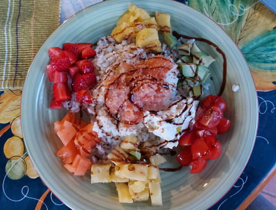 poke-bowl-di-salmone-e-frutta-click