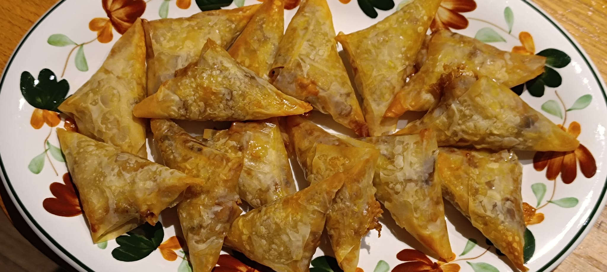 triangolini-di-pasta-fillo-rape-e-prugne-ricetta