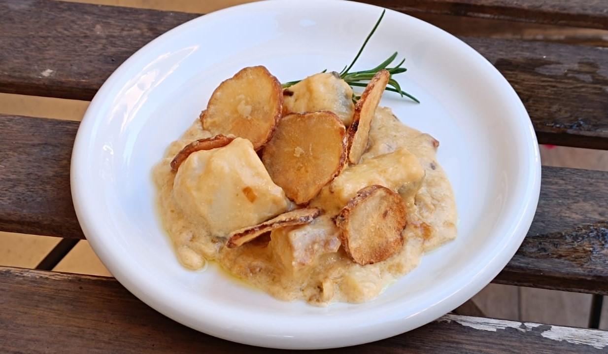 baccalà-con-chips-di-topinambur-ricetta