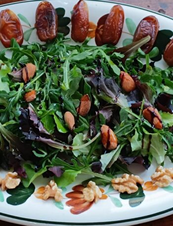 insalata-datteri-e-noci-ricetta